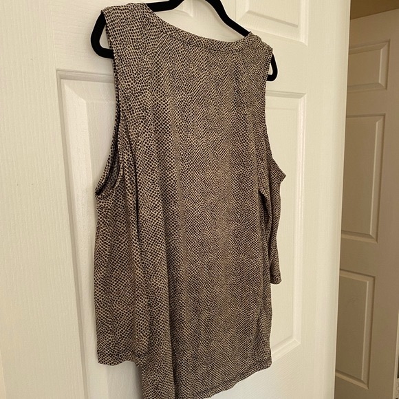 ✨Host Pick✨Michael Kors Snake Print Chain Cutout Top - Picture 11 of 16